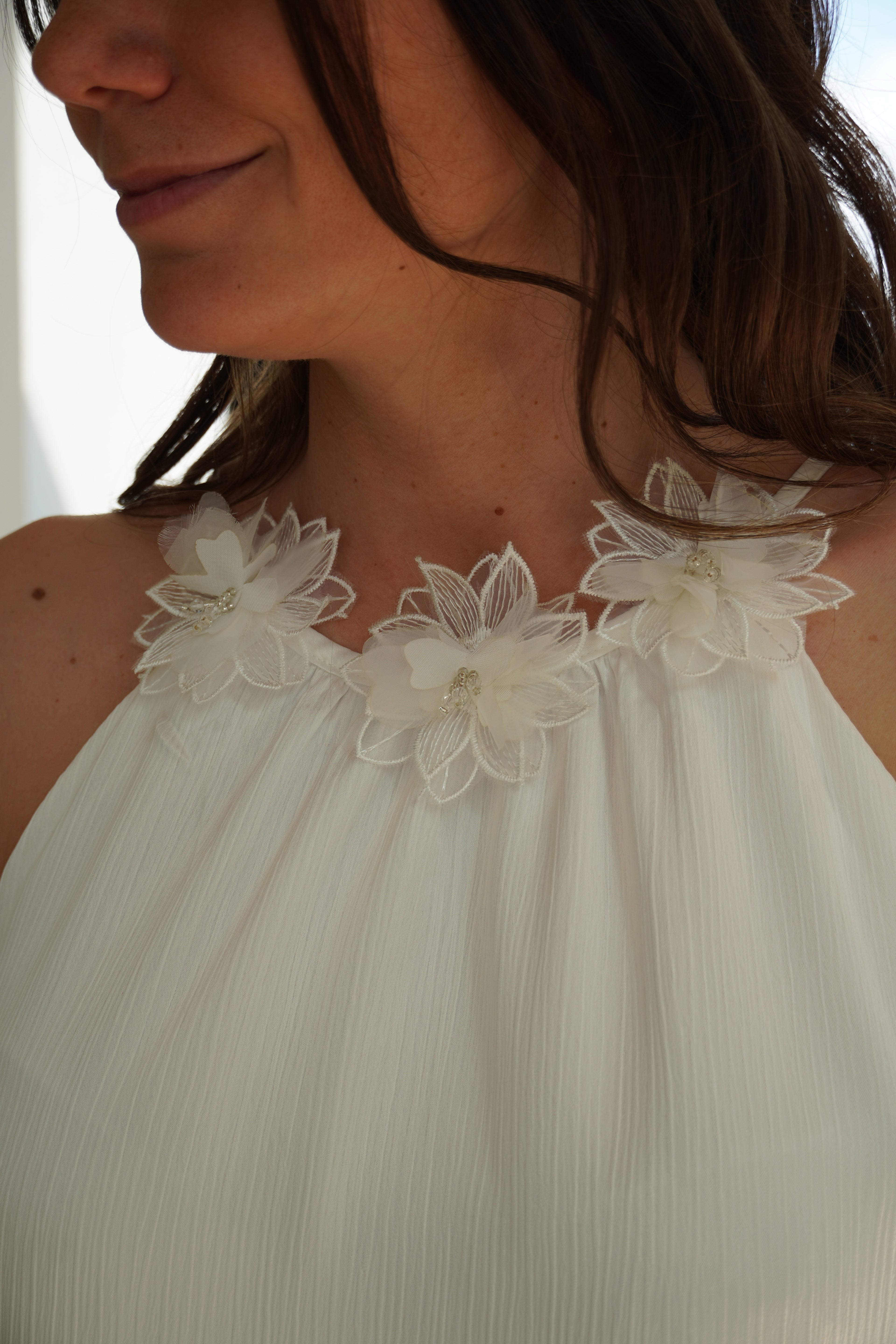robe blanche détails fleurs ref | 0014