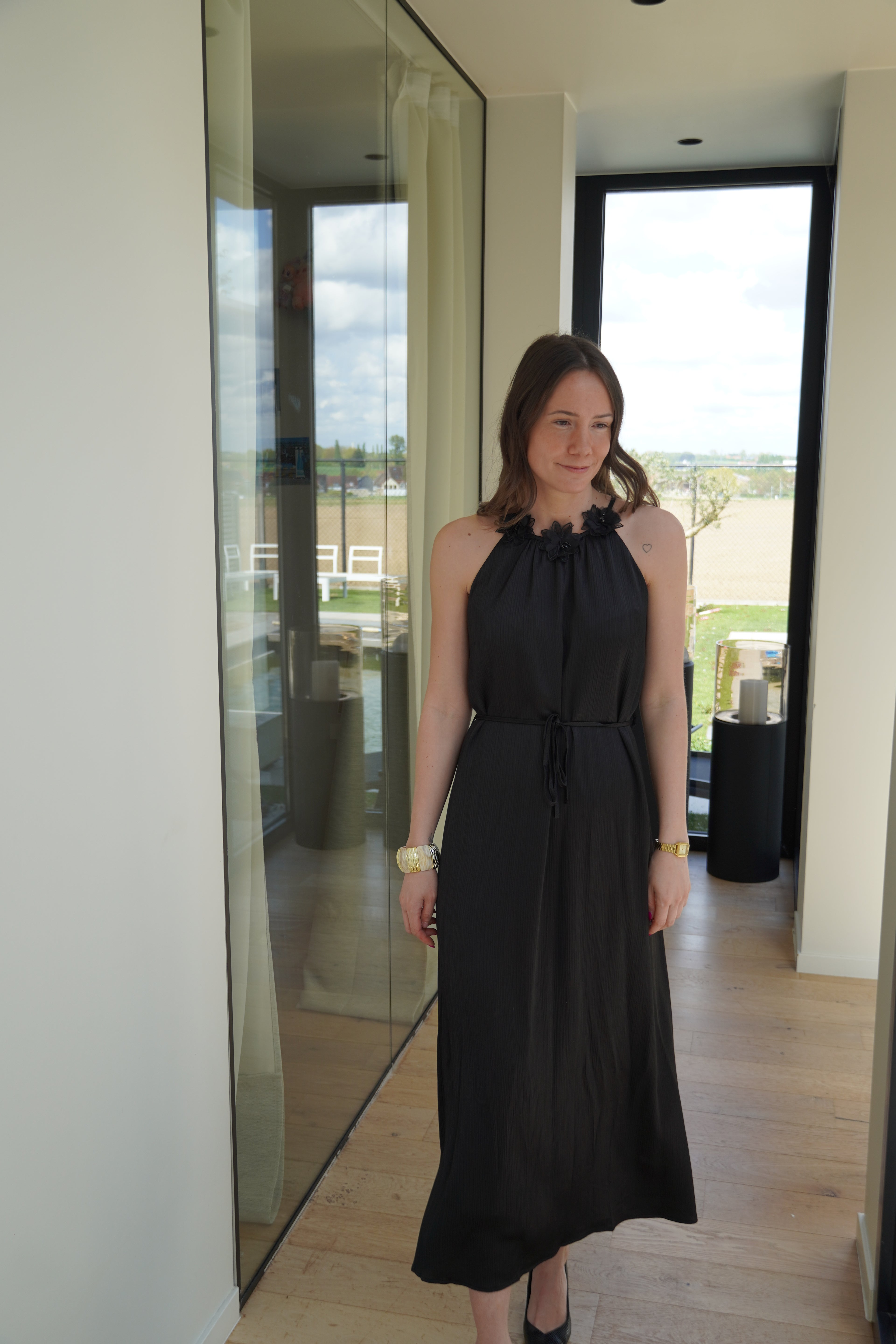 robe noire détails fleurs ref | 0015