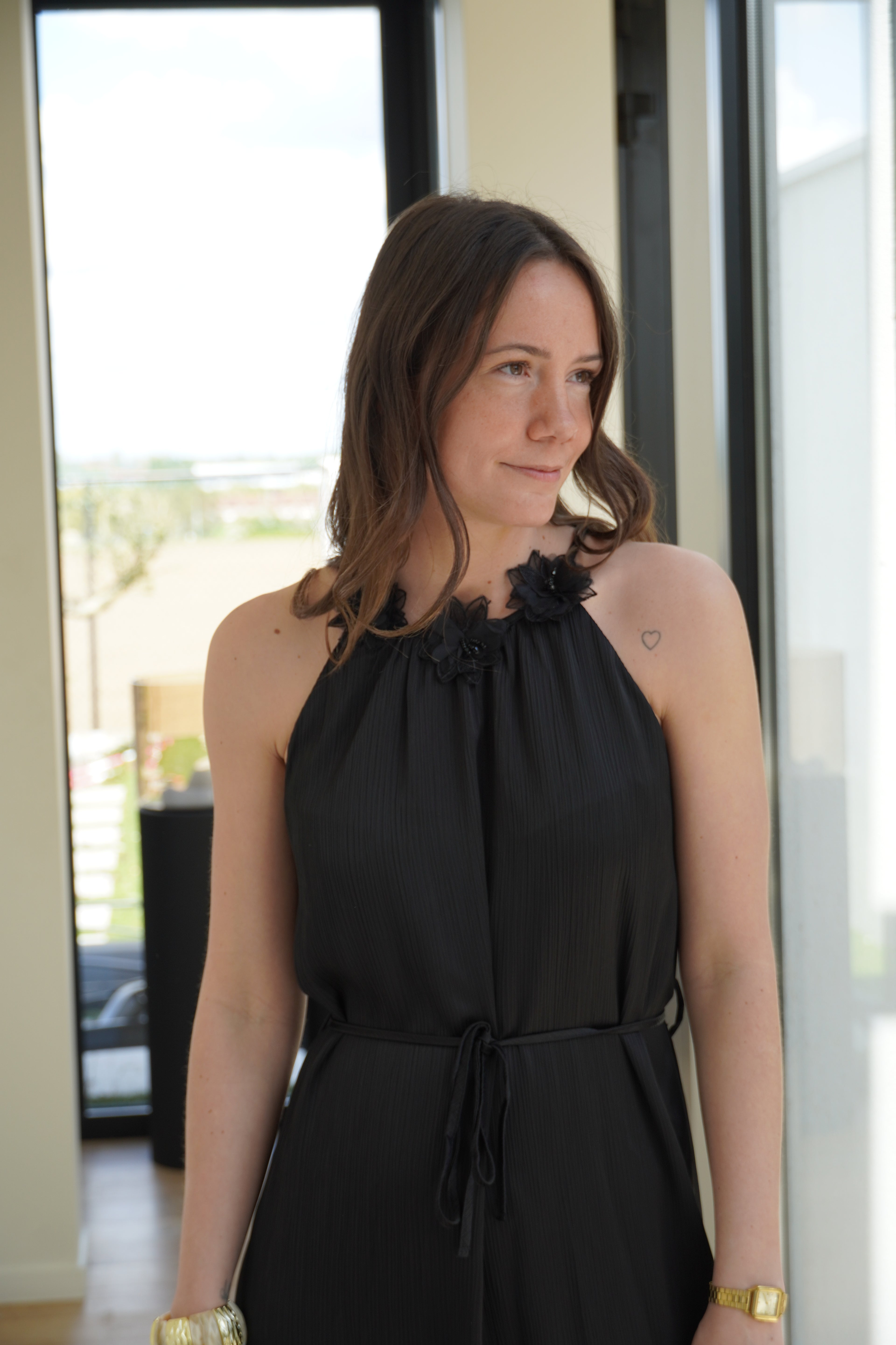 robe noire détails fleurs ref | 0015