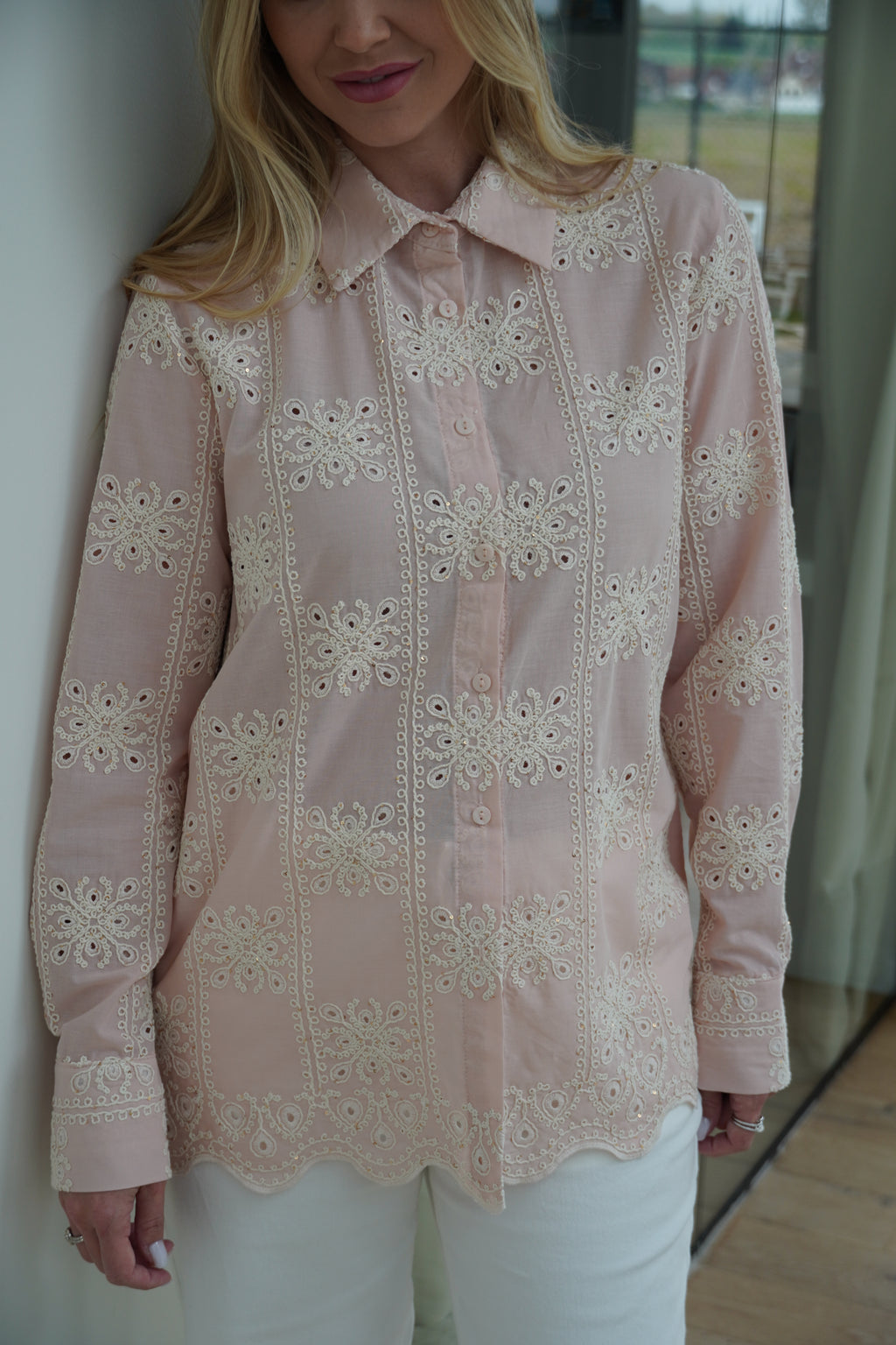 chemise brodée rose | ref 0013