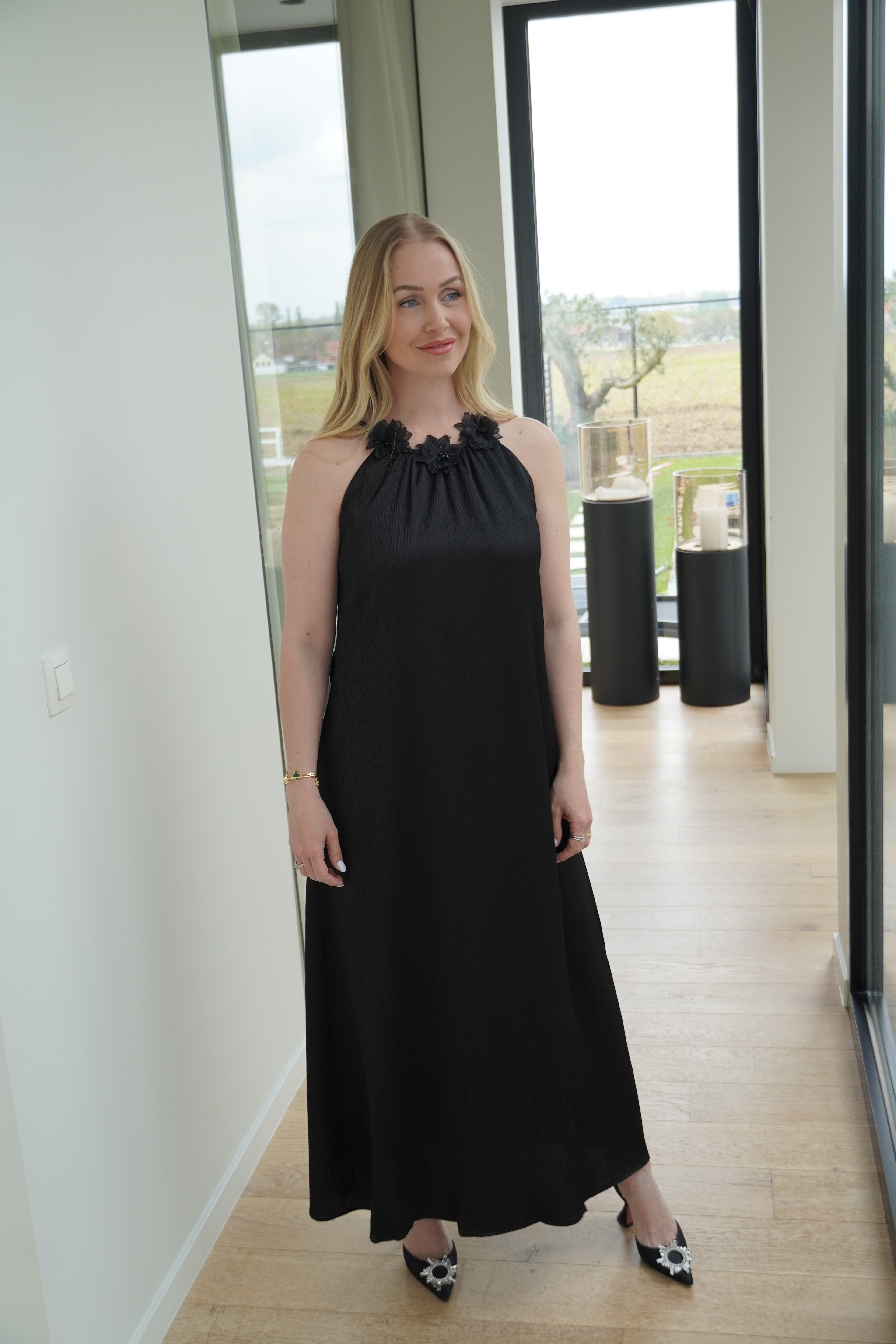 robe noire détails fleurs ref | 0015