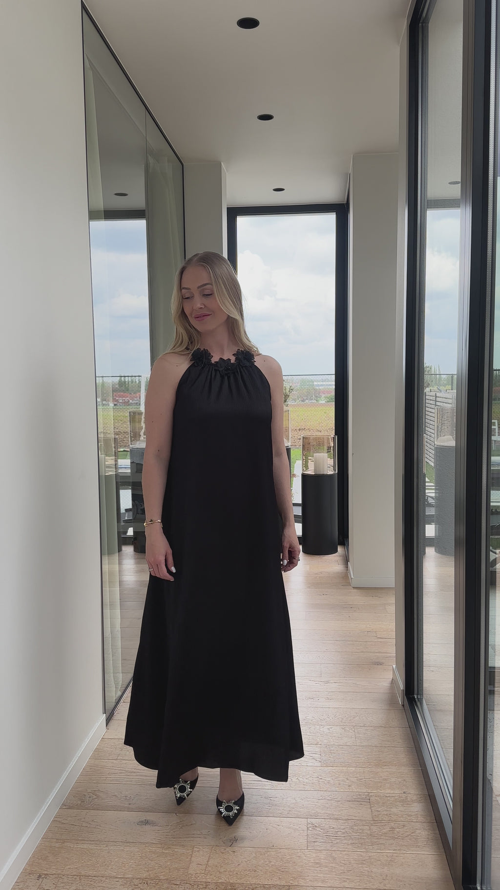 robe noire détails fleurs ref | 0015